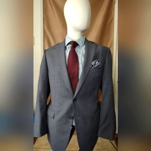 Calvin Klein mens medium gray suit size 44 regular.